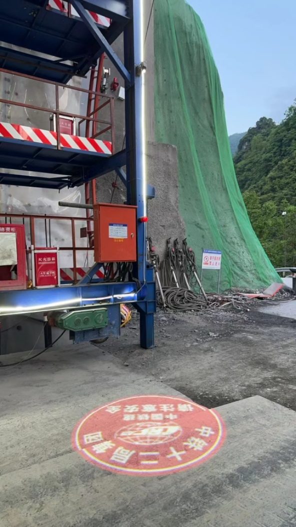 工地 红色.jpg